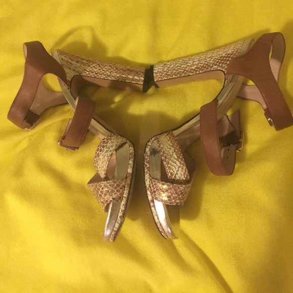 Vince camuto metallic leather sandals size 9.5 - Picture 3 of 4